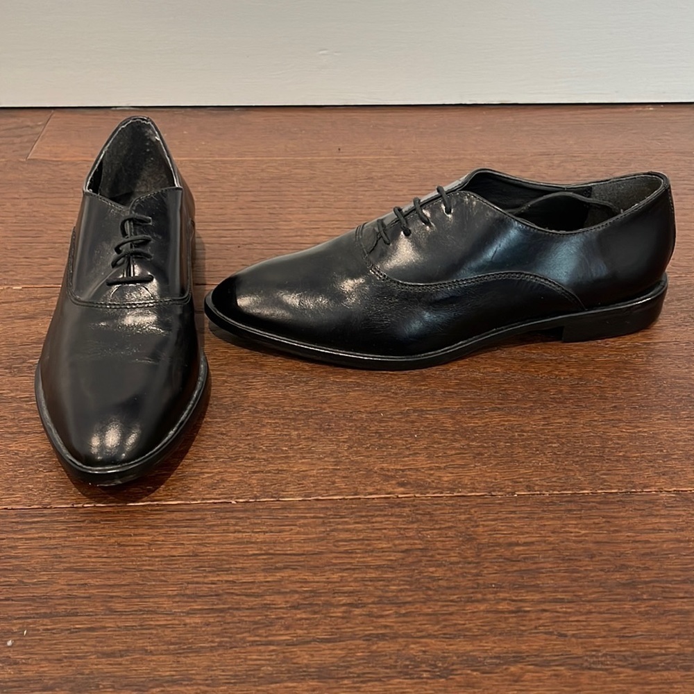 BARNEY’S New York Women’s Black Lace Up Loafers Size 38/8